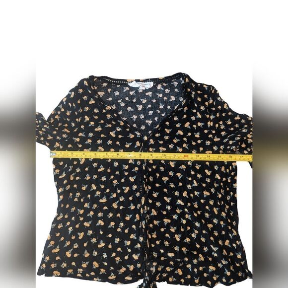 🛍️ Black & Yellow Floral Long Sleeve Button Up Shirt - Picture 6 of 6
